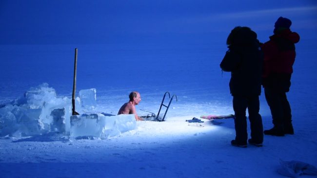 04 Minus zwanzig Grad – die Finger kleben sofort an der Metallleiter